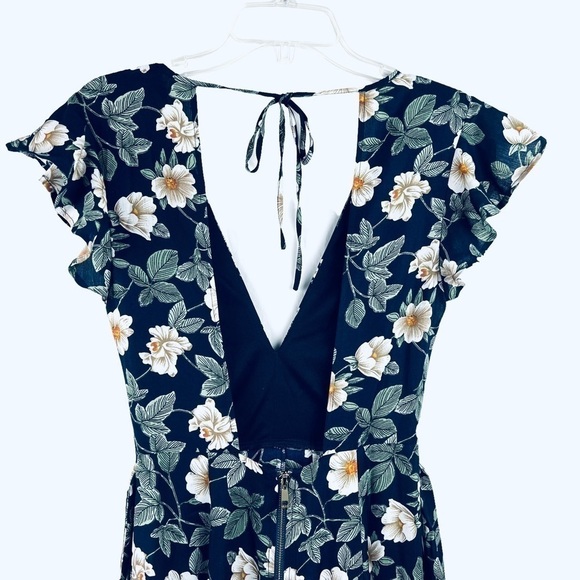 New-shop17 Floral Print Deep V-neck, Open Tie Back, Wide Leg One Piece Jump Suit - Picture 3 of 16